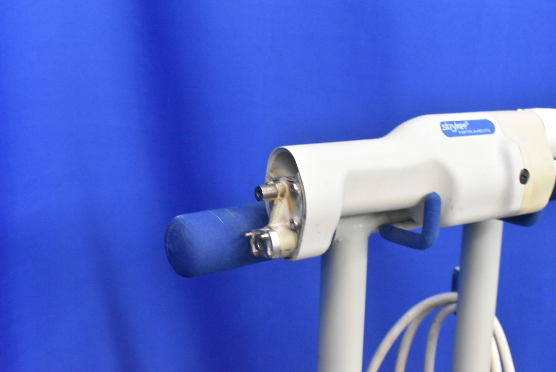 Stryker 986 CastVac with Mobile Stand - Dental Equipment Store