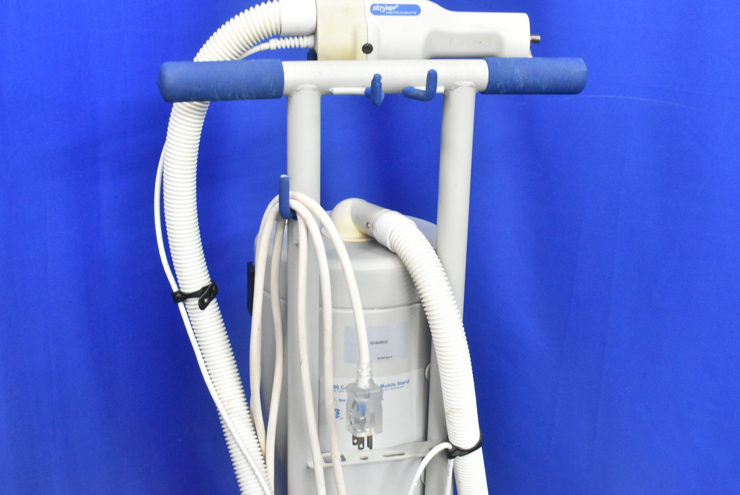 Stryker 986 CastVac with Mobile Stand image 4