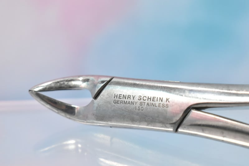Henry Schein 150 Forceps - Dental Equipment Store