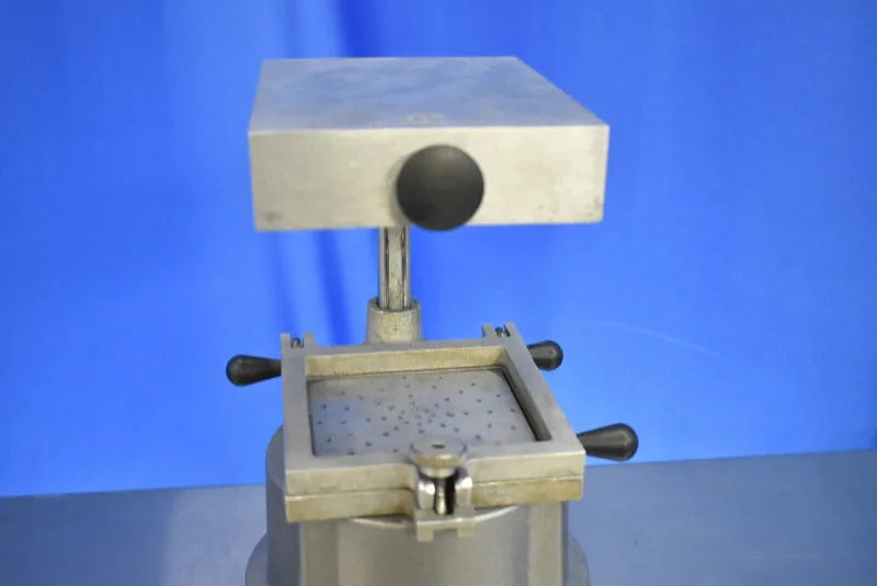 Refurbished Vacuum Forming Machine image 3