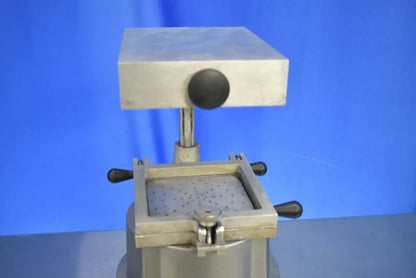 Refurbished Vacuum Forming Machine image 3
