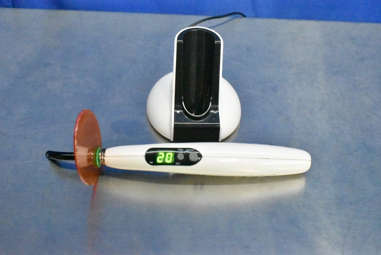 Woodpecker Medical Curing Light with Black & White Base