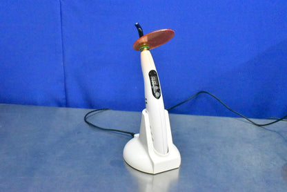 Woodpecker Medical Curing Light with White Base