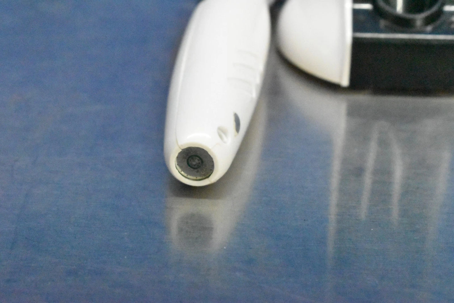 Woodpecker Medical Curing Light with Black & White Base